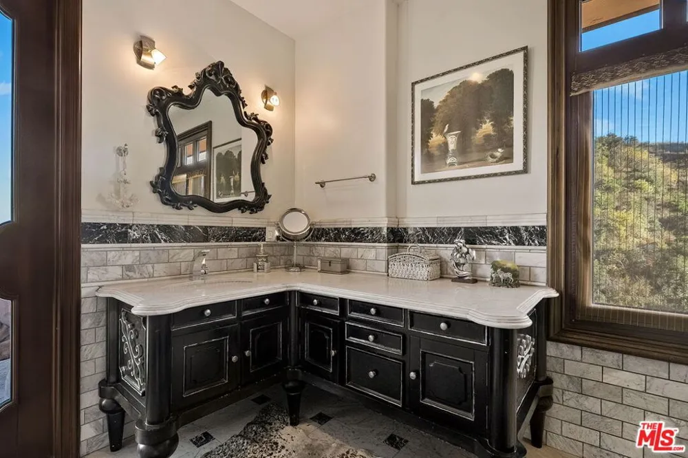 28305 Via Acero Street Malibu, CA 90265