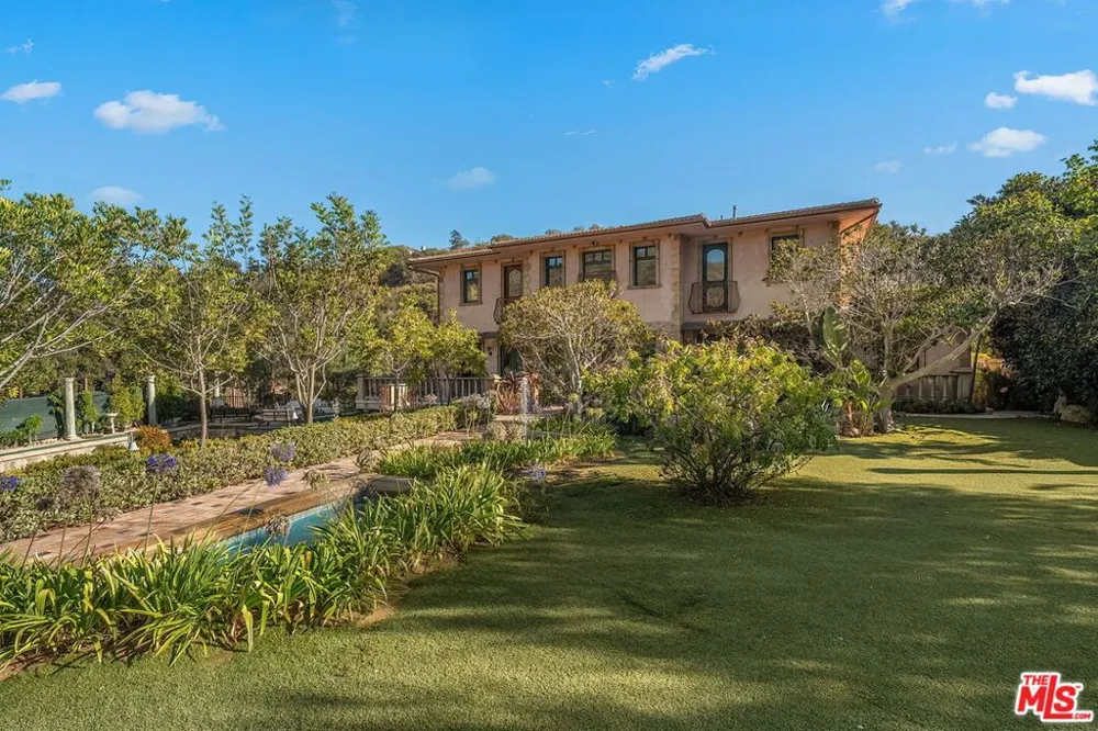 28305 Via Acero Street Malibu, CA 90265