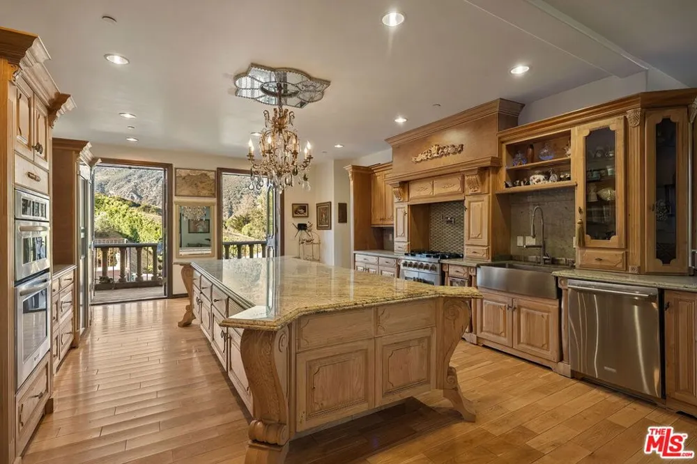 28305 Via Acero Street Malibu, CA 90265