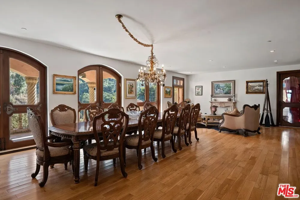 28305 Via Acero Street Malibu, CA 90265