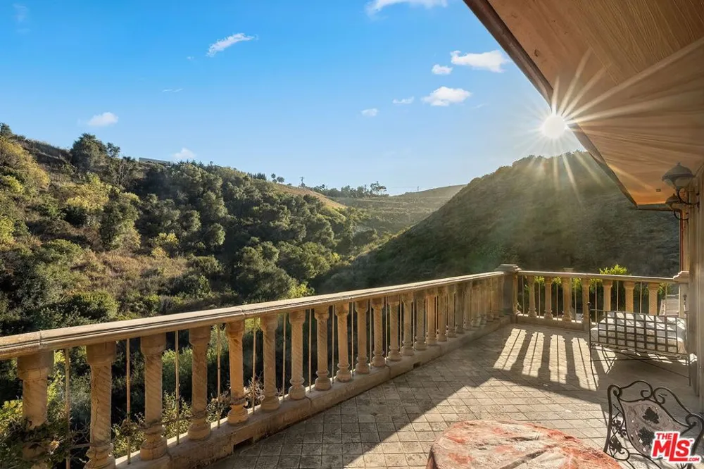 28305 Via Acero Street Malibu, CA 90265