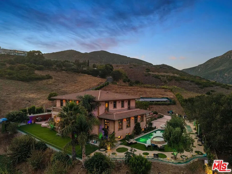 28305 Via Acero Street Malibu, CA 90265