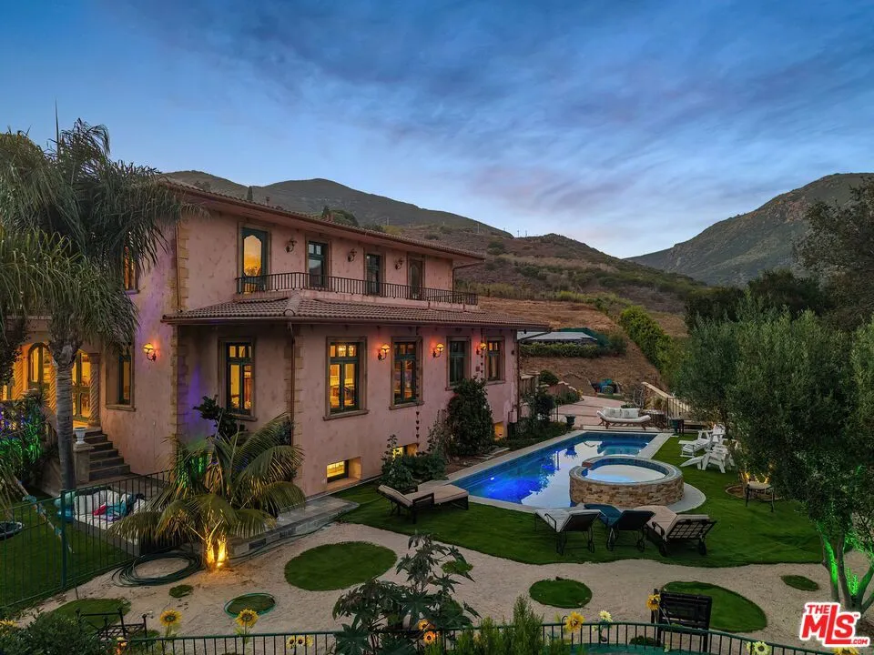 28305 Via Acero Street Malibu, CA 90265