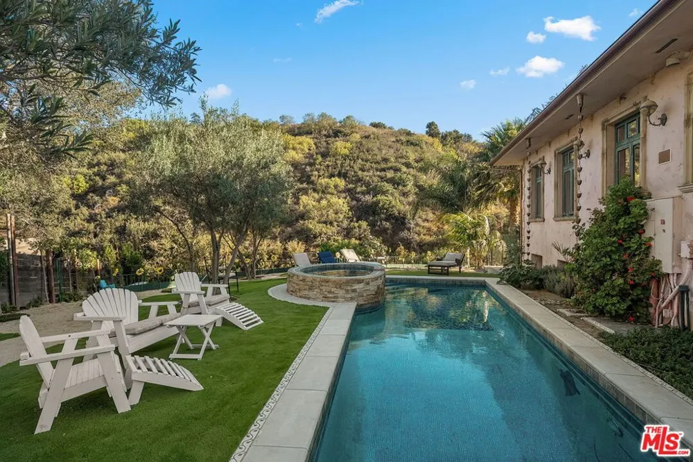 28305 Via Acero Street Malibu, CA 90265