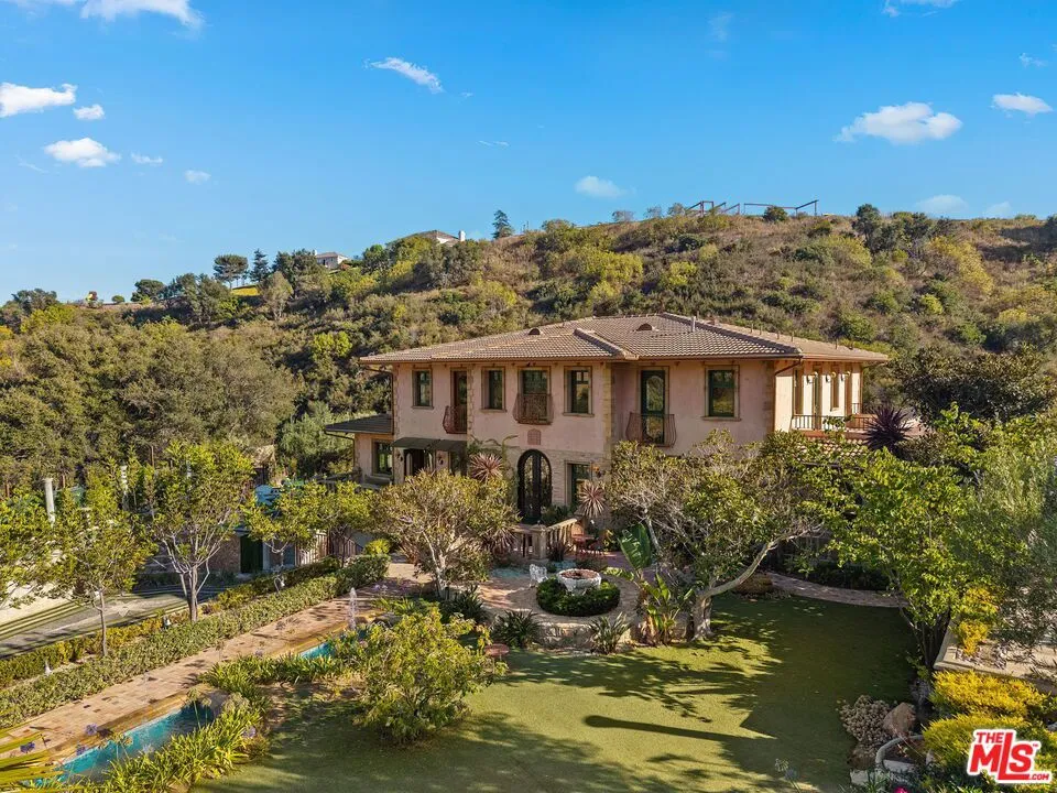 28305 Via Acero Street Malibu, CA 90265