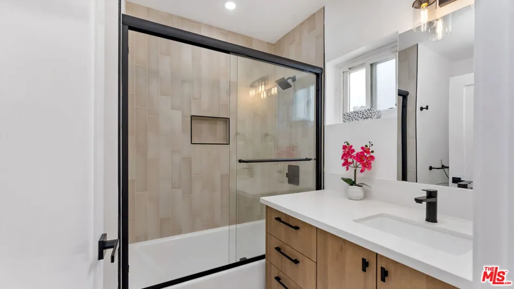 6763 Case Avenue North Hollywood, CA 91606
