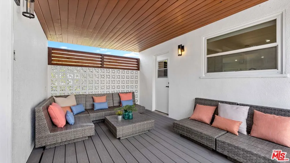 6763 Case Avenue North Hollywood, CA 91606