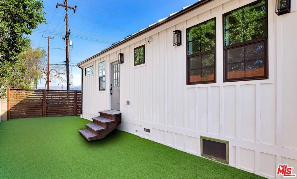 6763 Case Avenue North Hollywood, CA 91606