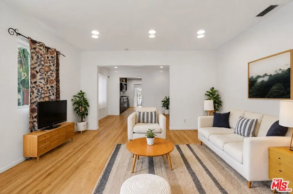 6229 Canobie Avenue Whittier, CA 90601