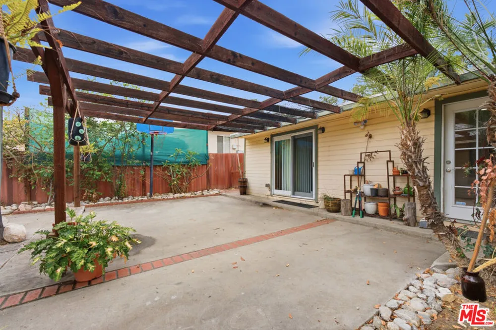 6229 Canobie Avenue Whittier, CA 90601
