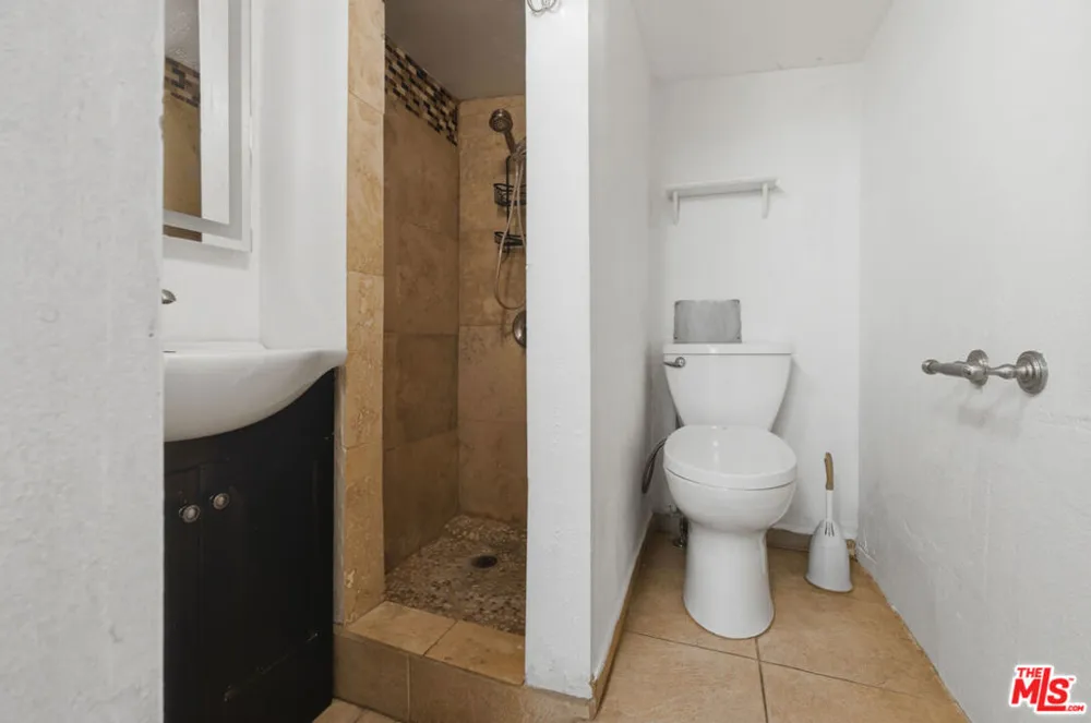 6229 Canobie Avenue Whittier, CA 90601