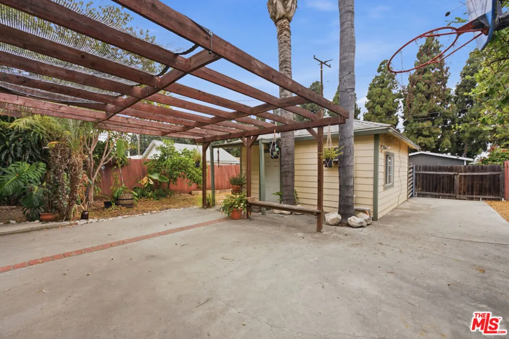 6229 Canobie Avenue Whittier, CA 90601