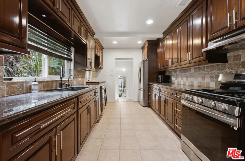 6229 Canobie Avenue Whittier, CA 90601