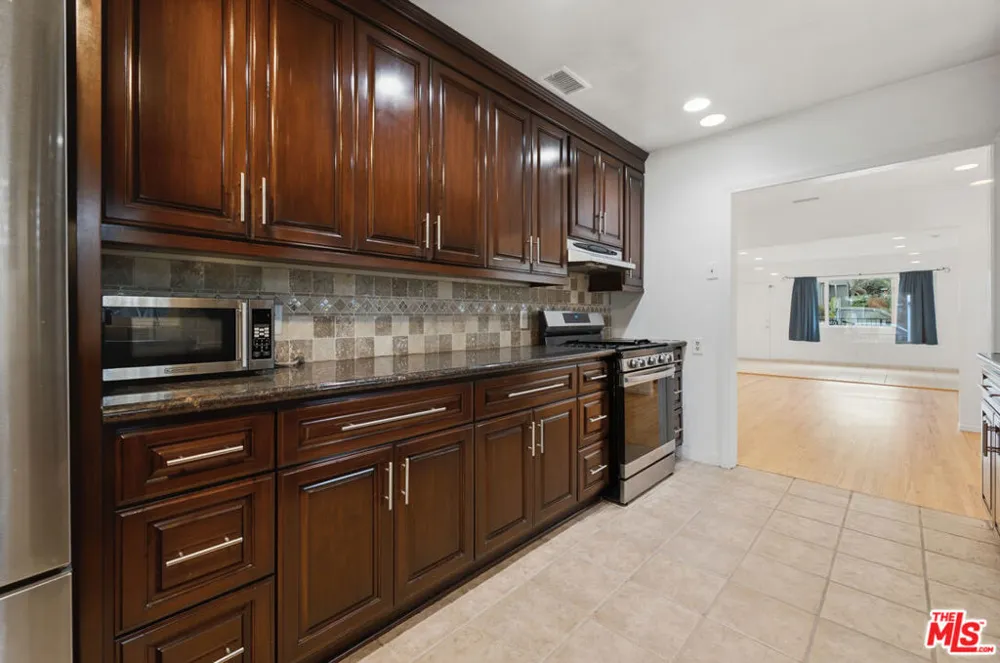 6229 Canobie Avenue Whittier, CA 90601