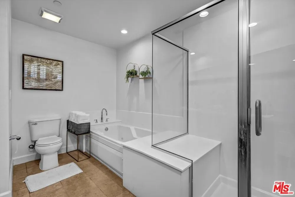14412 Killion Street #110 Sherman Oaks, CA 91401