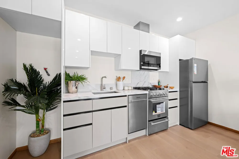 348 S Orange Drive Los Angeles, CA 90036