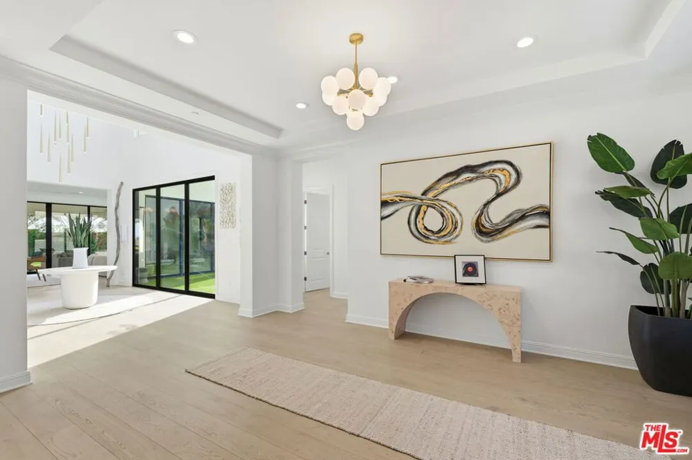20448 W Liverpool Way Porter Ranch, CA 91326