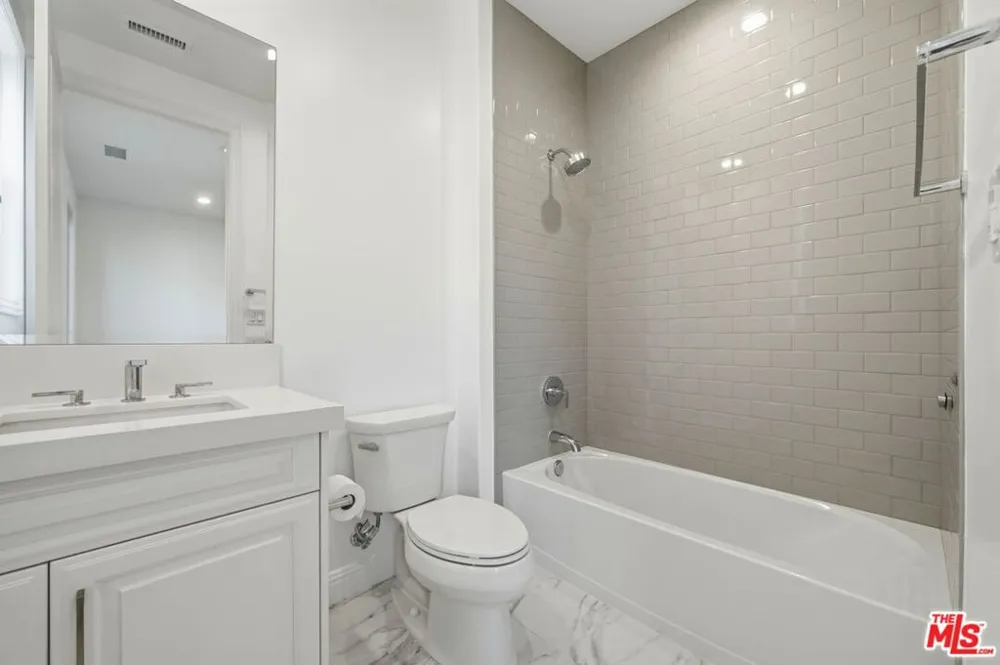 20448 W Liverpool Way Porter Ranch, CA 91326