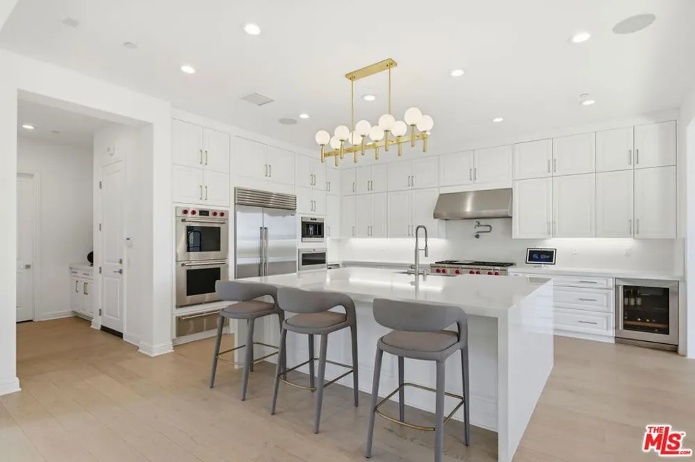 20448 W Liverpool Way Porter Ranch, CA 91326