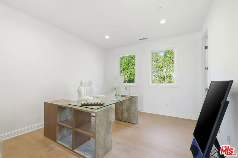 20448 W Liverpool Way Porter Ranch, CA 91326