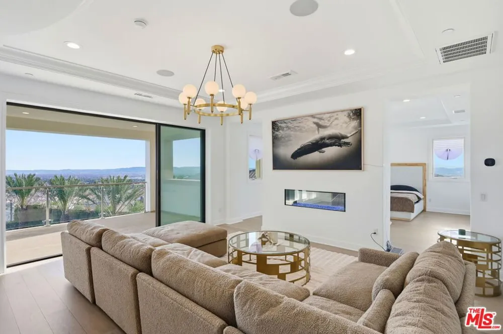 20448 W Liverpool Way Porter Ranch, CA 91326