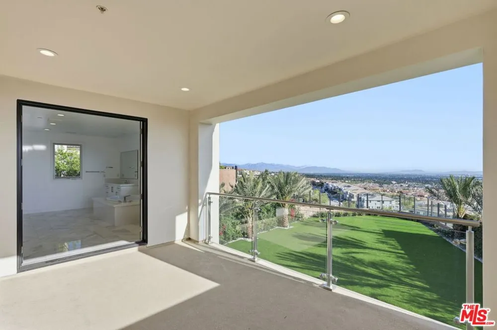 20448 W Liverpool Way Porter Ranch, CA 91326