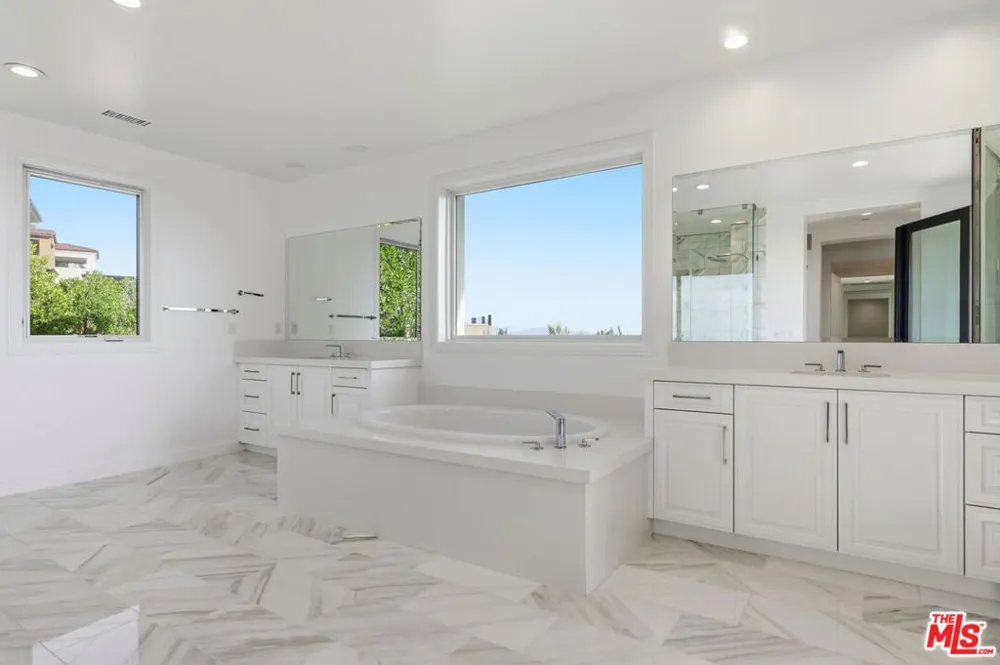 20448 W Liverpool Way Porter Ranch, CA 91326