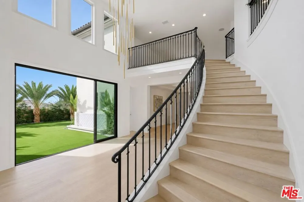 20448 W Liverpool Way Porter Ranch, CA 91326