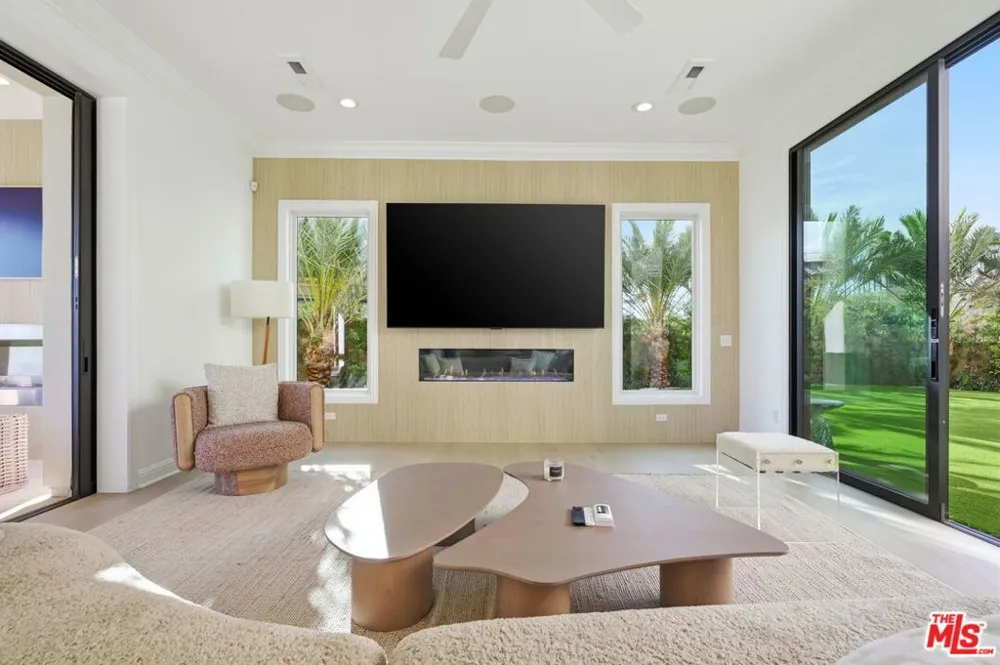 20448 W Liverpool Way Porter Ranch, CA 91326