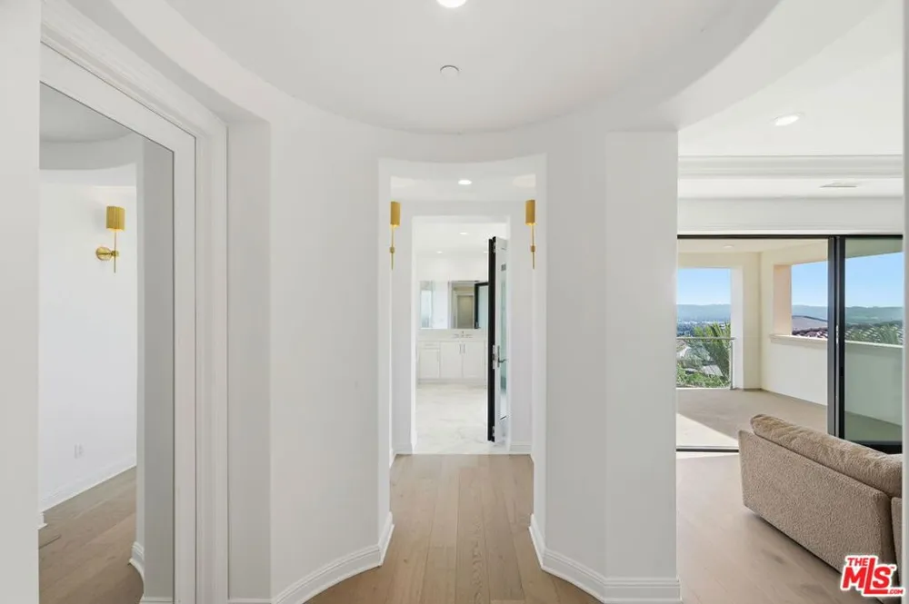 20448 W Liverpool Way Porter Ranch, CA 91326