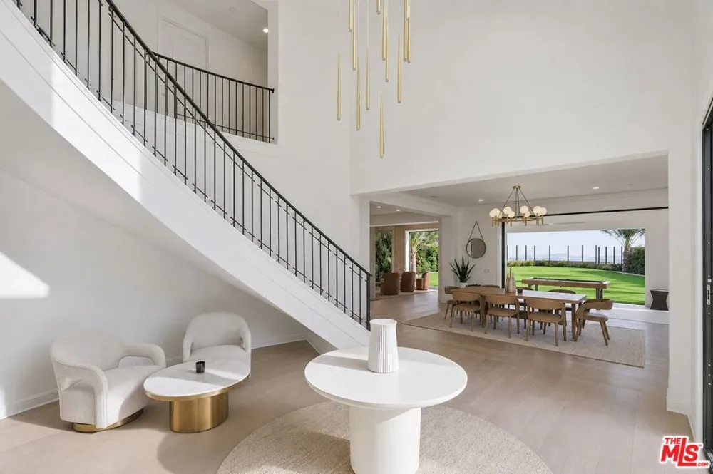 20448 W Liverpool Way Porter Ranch, CA 91326