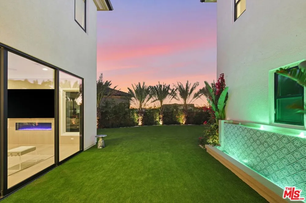 20448 W Liverpool Way Porter Ranch, CA 91326