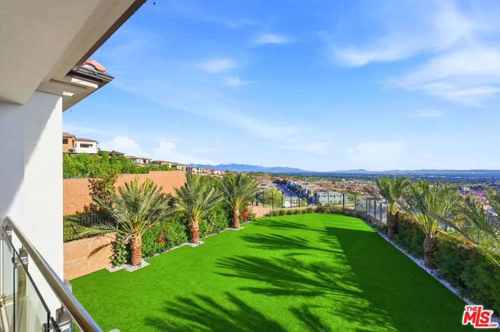 20448 W Liverpool Way Porter Ranch, CA 91326