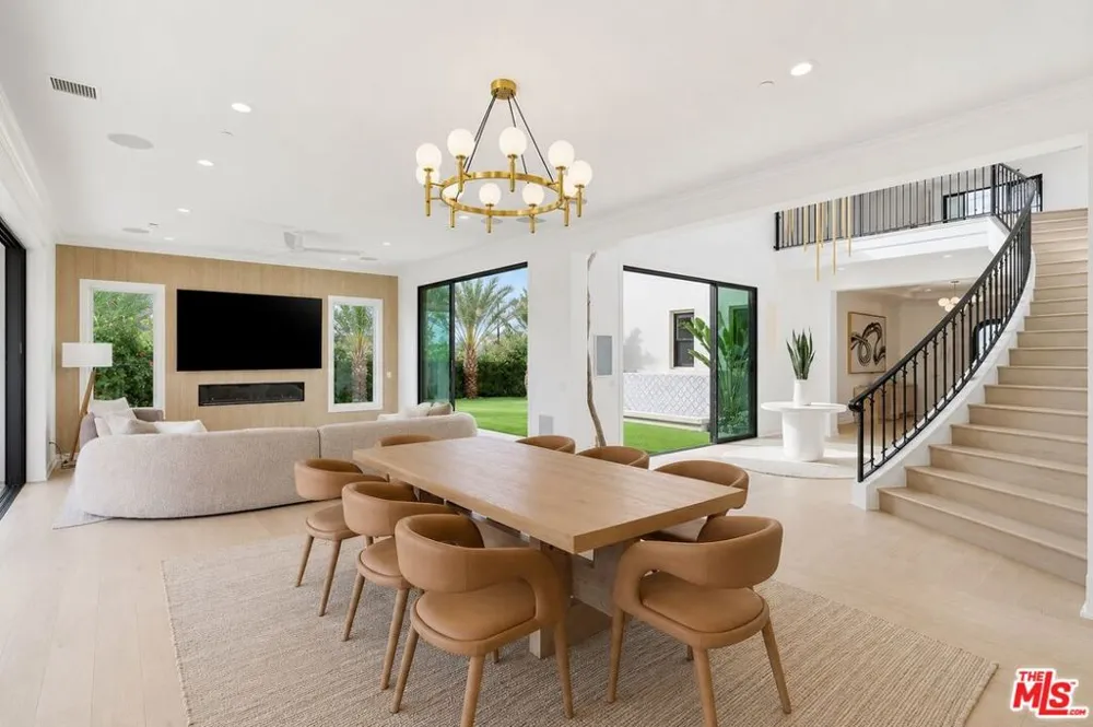20448 W Liverpool Way Porter Ranch, CA 91326