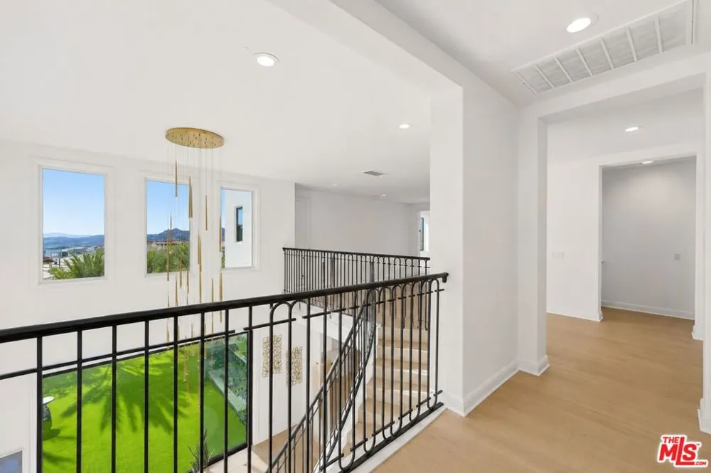 20448 W Liverpool Way Porter Ranch, CA 91326