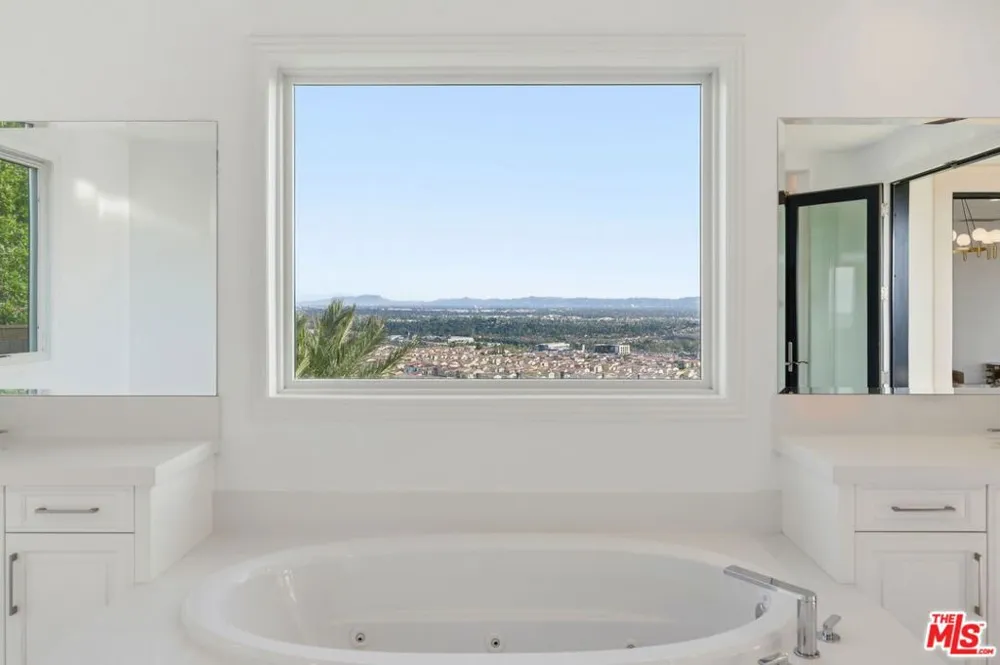 20448 W Liverpool Way Porter Ranch, CA 91326