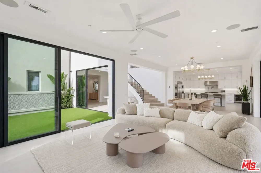 20448 W Liverpool Way Porter Ranch, CA 91326