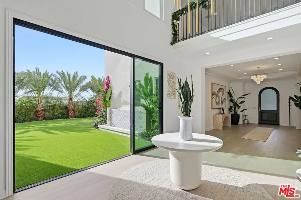 20448 W Liverpool Way Porter Ranch, CA 91326