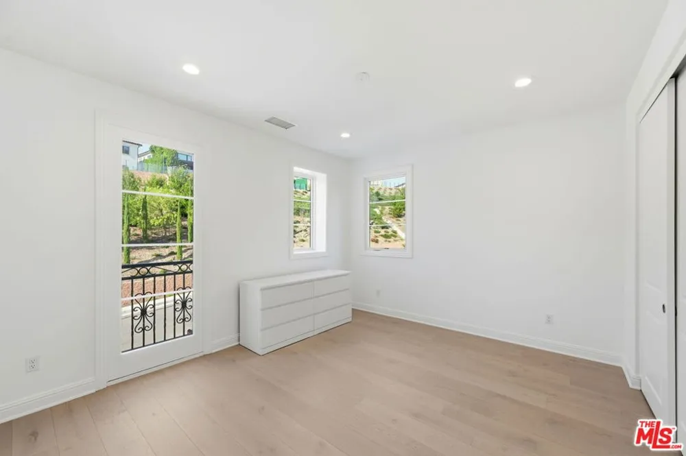 20448 W Liverpool Way Porter Ranch, CA 91326