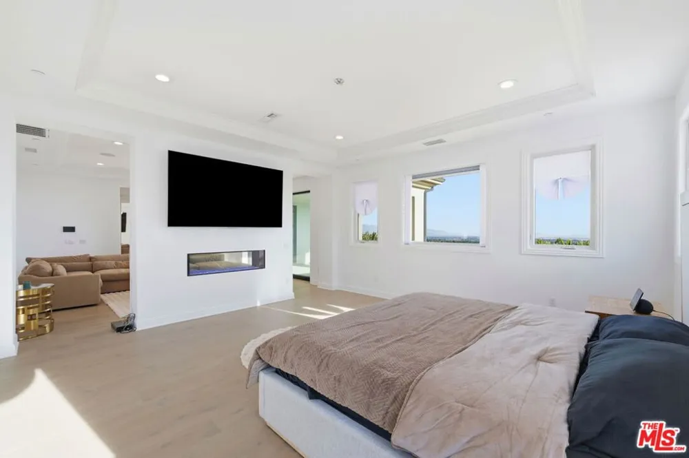 20448 W Liverpool Way Porter Ranch, CA 91326