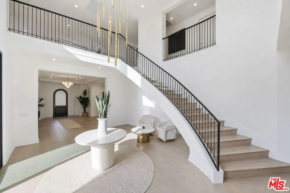20448 W Liverpool Way Porter Ranch, CA 91326
