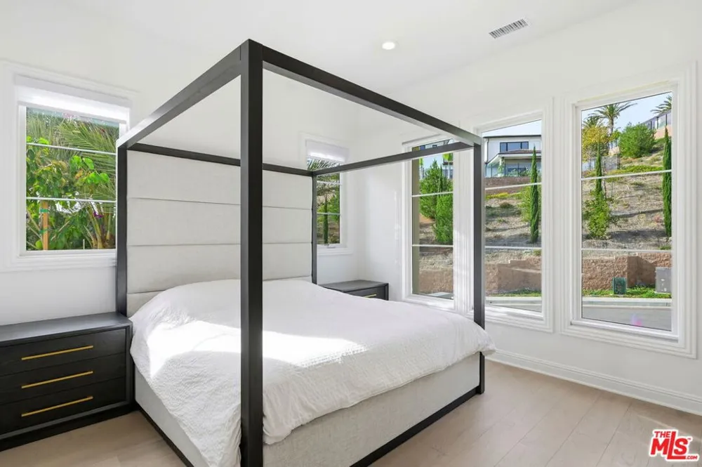 20448 W Liverpool Way Porter Ranch, CA 91326