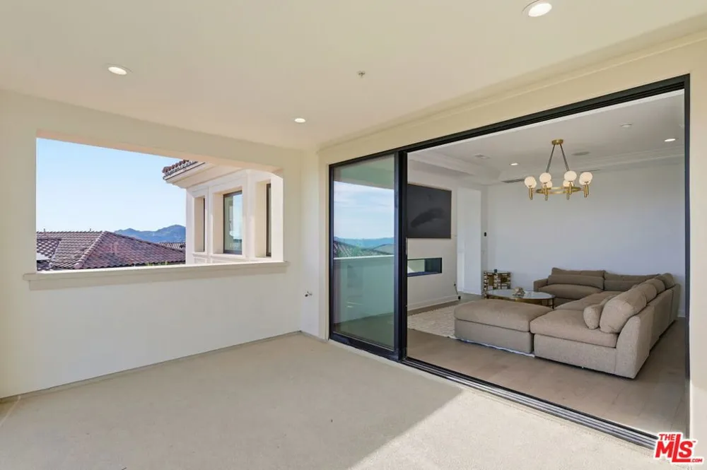 20448 W Liverpool Way Porter Ranch, CA 91326