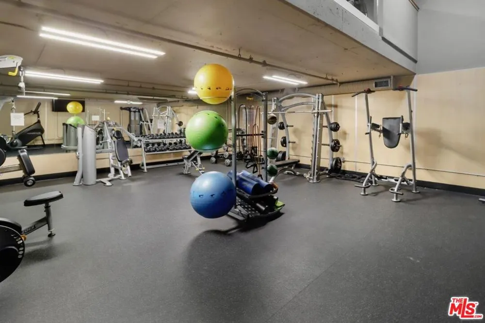 10982 Roebling Avenue #423 Los Angeles, CA 90024