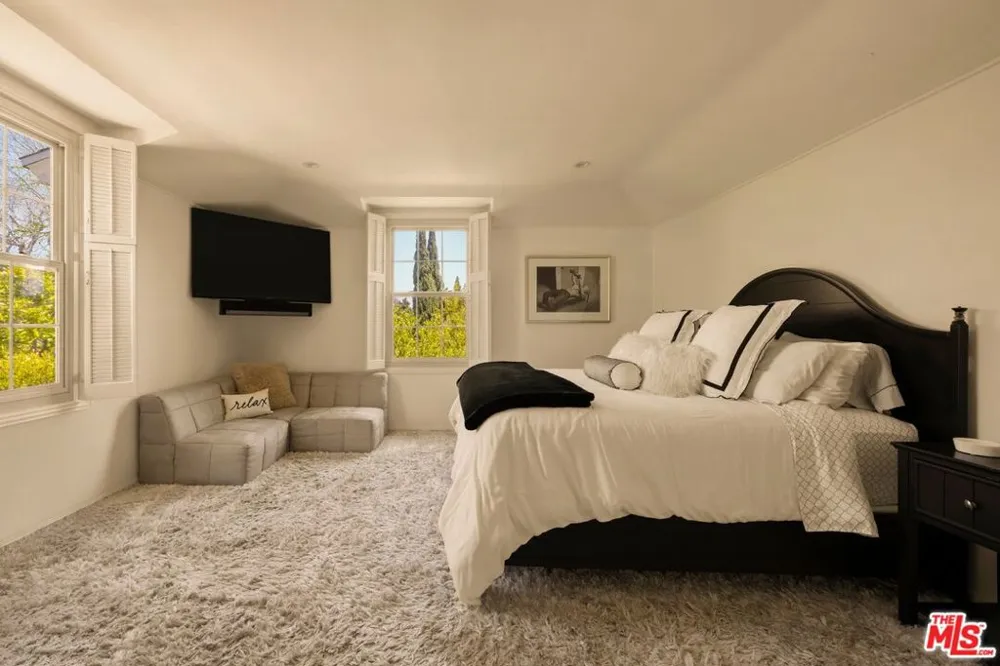 1409 Club View Drive Los Angeles, CA 90024