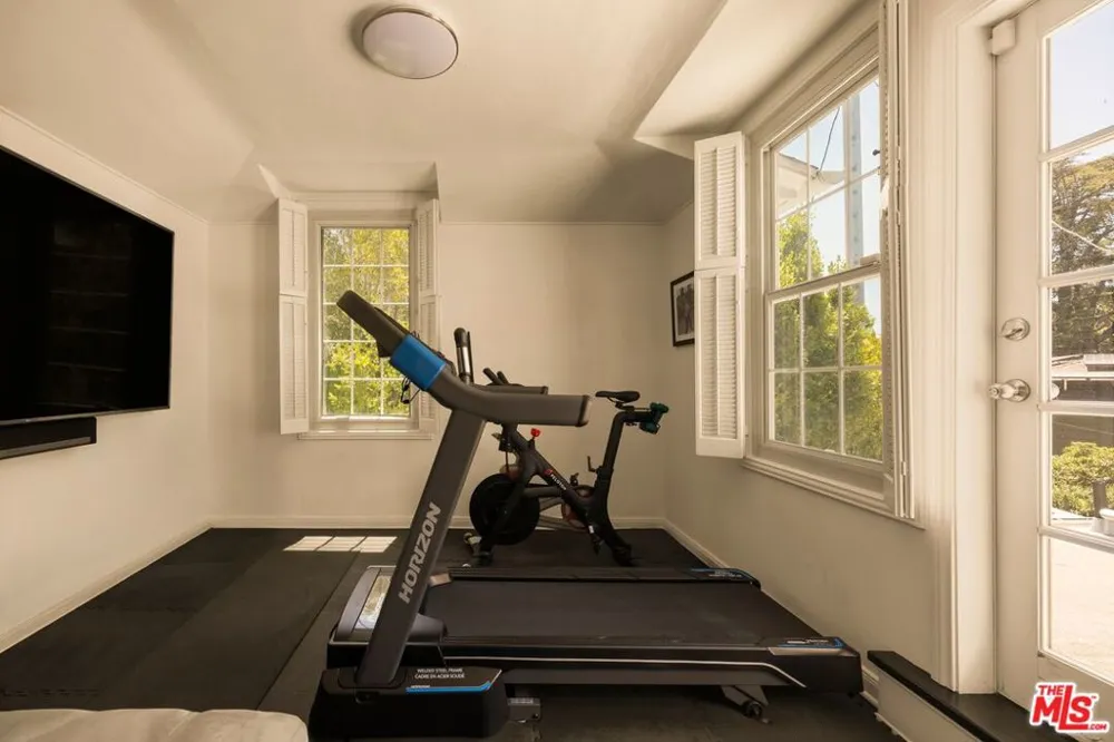 1409 Club View Drive Los Angeles, CA 90024