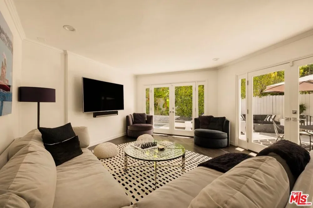 1409 Club View Drive Los Angeles, CA 90024