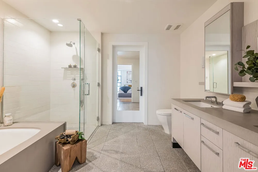 10777 Wilshire Boulevard #404 Los Angeles, CA 90024