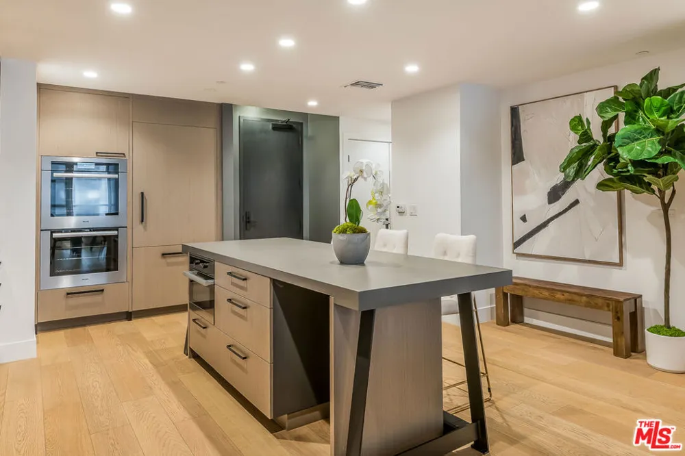 10777 Wilshire Boulevard #404 Los Angeles, CA 90024