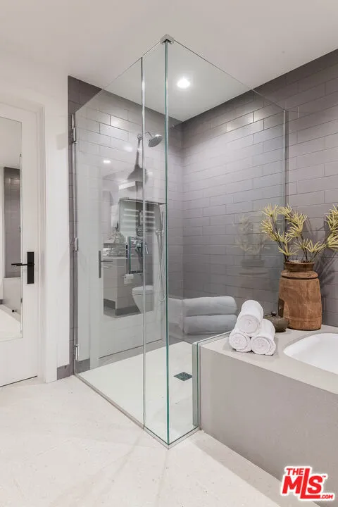 10777 Wilshire Boulevard #404 Los Angeles, CA 90024
